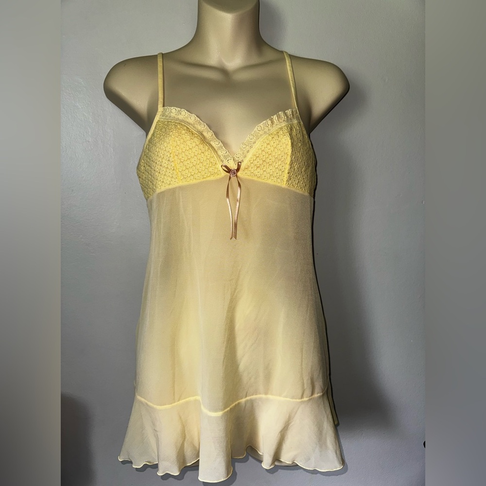 Victoria's Secret 2005 Y2K Vintage Pale Yellow Lace-Trim Chemise